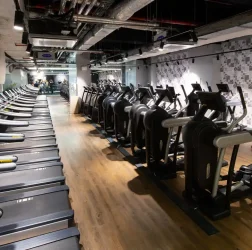 67bf349e98dac72ffe3b8034_67a61fa4130c90a1cf0ad38e_salle-de-sport-keepcool-la-defense-espace-cardio